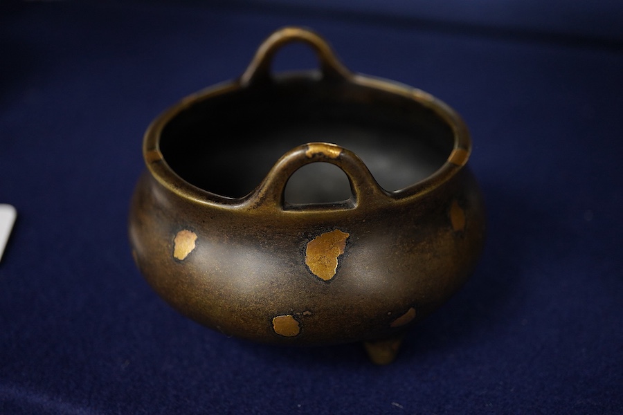 A Chinese gold splash censer, Xuande mark but later, 7cm tall